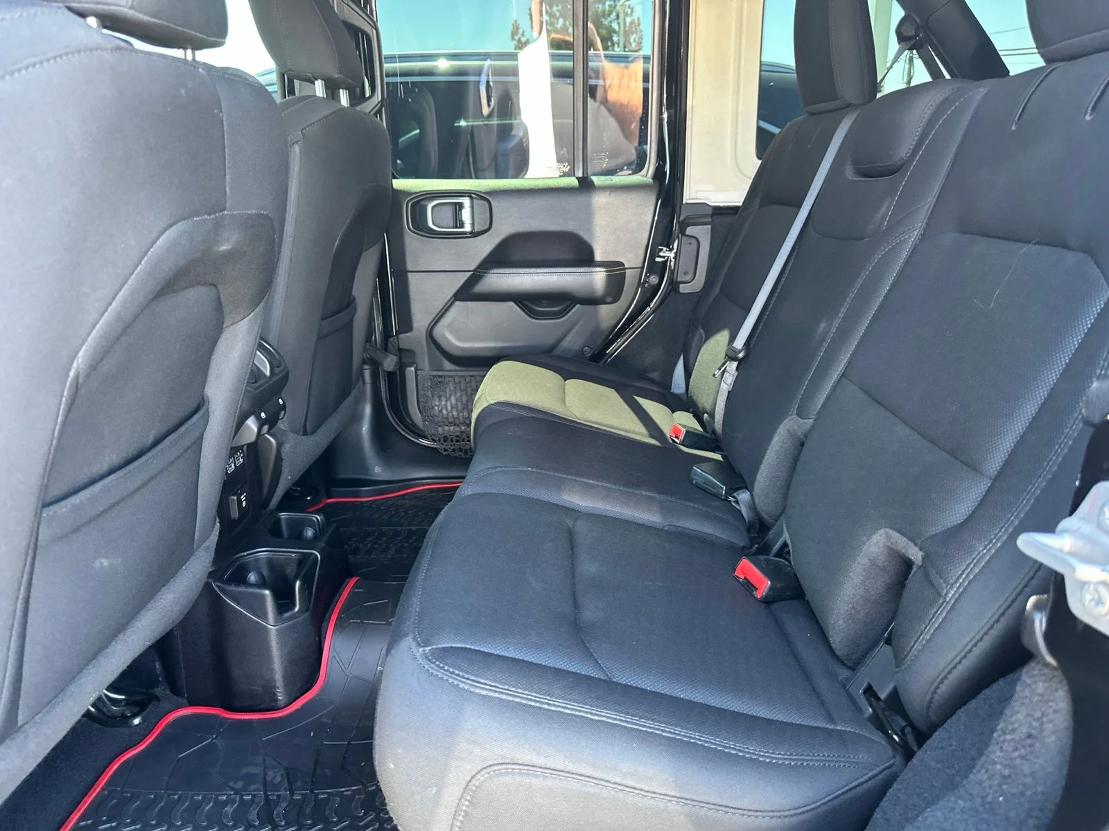 2020 Jeep Wrangler Unlimited Sahara - Photo 12