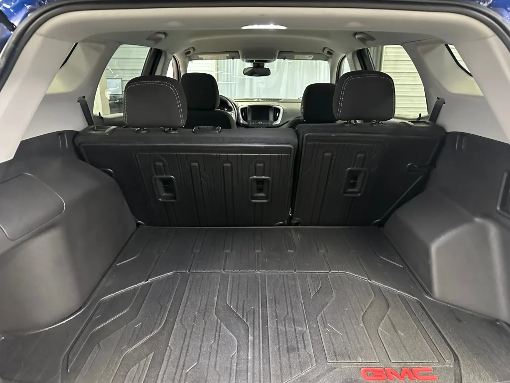 Used 2023 Marine Metallic GMC SLE image 22