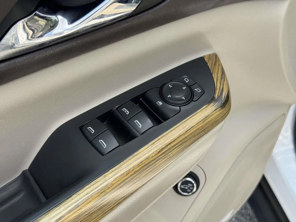 Used 2017 White GMC Denali image 28