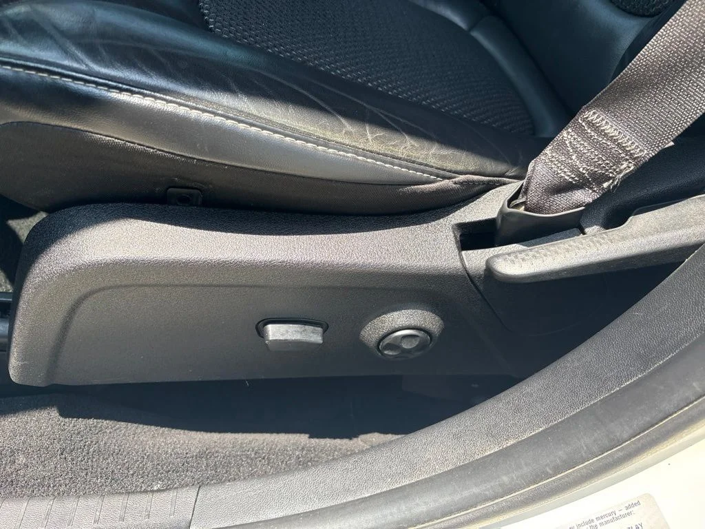 Used 2015 White Dodge Crossroad image 15