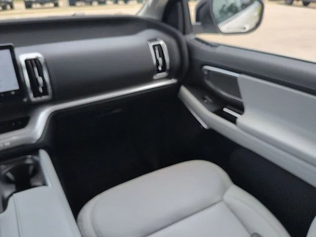 New 2026 Star White Metallic Tri-Coat Ford Platinum® image 17