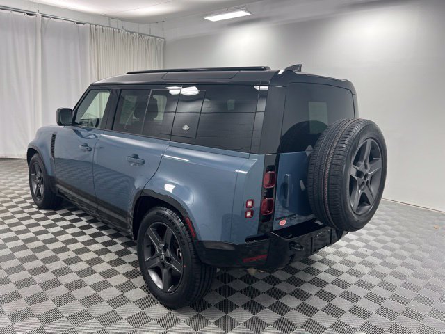 Used 2023 Blue Land Rover X-Dynamic SE image 6