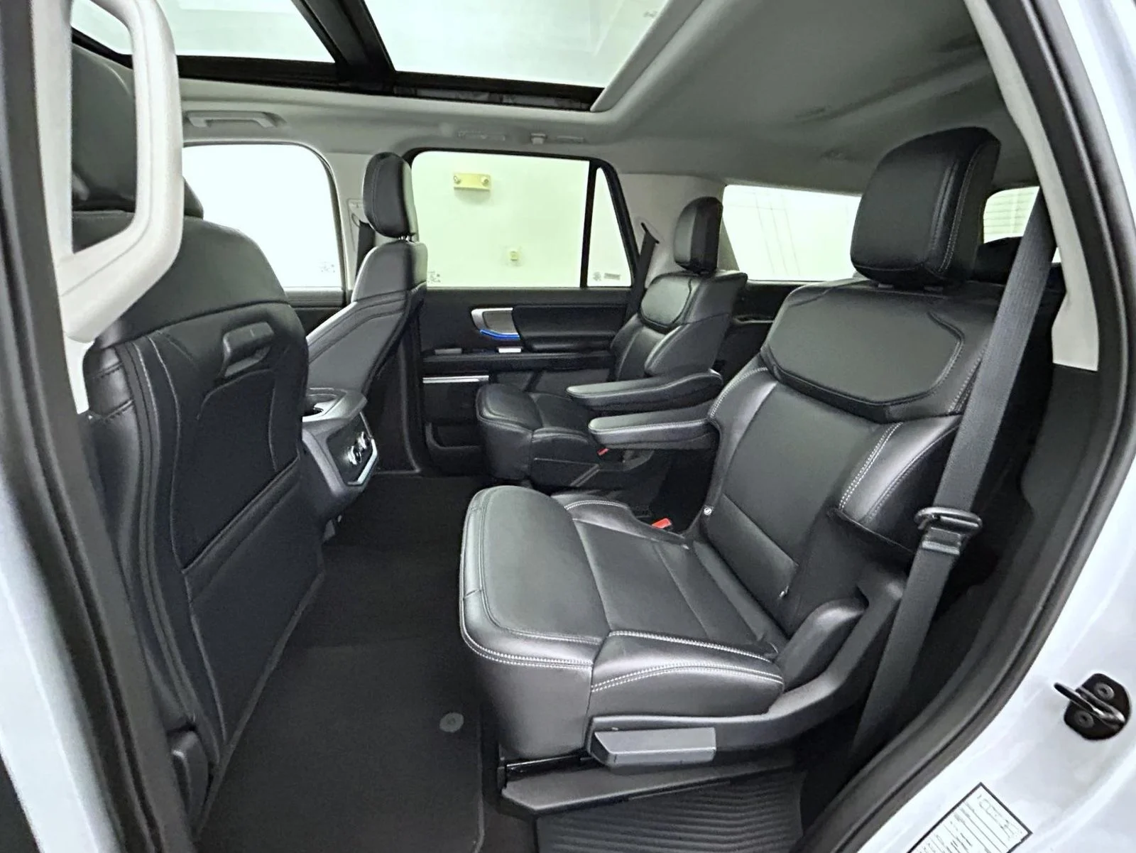 Used 2025 Silver Ford Platinum image 23