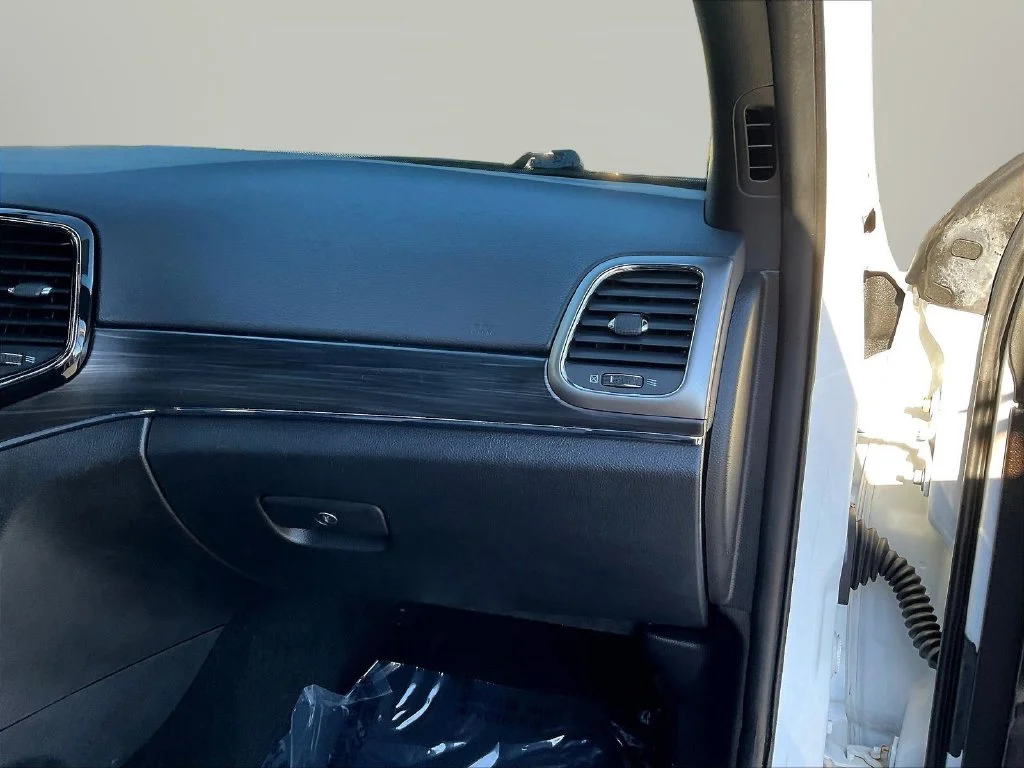 Used 2021 Bright White Clearcoat Jeep Limited image 28