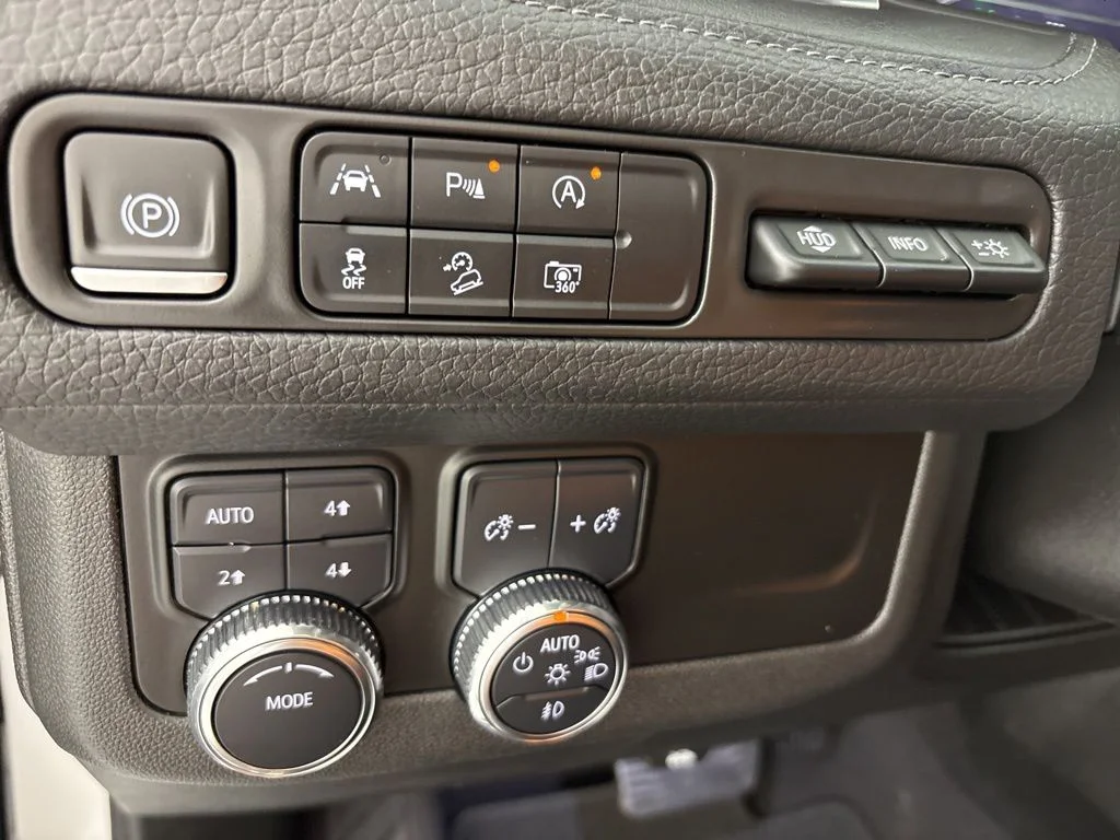 Used 2024 White GMC Denali image 34