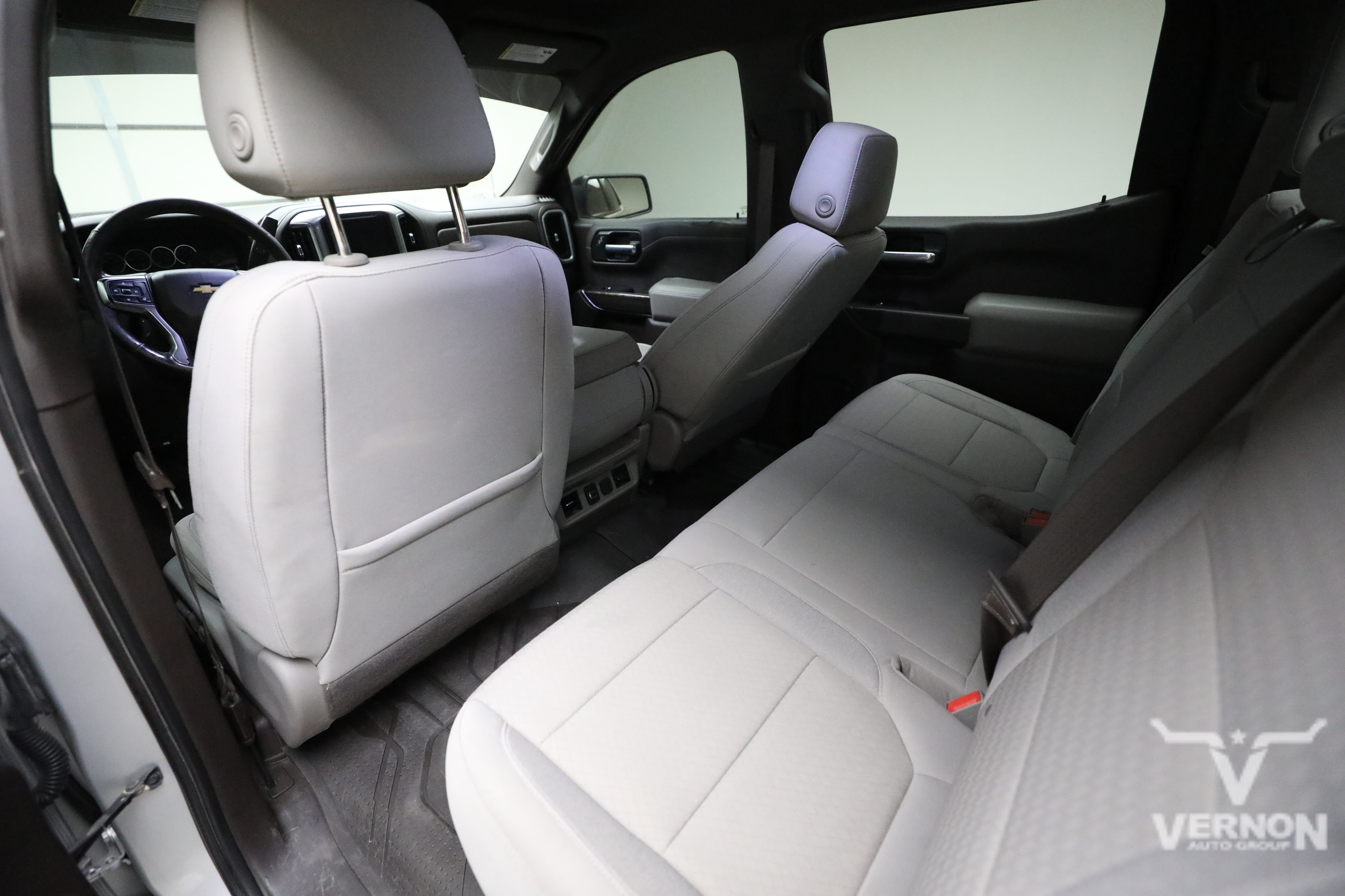 Used 2021 Silver Ice Metallic Chevrolet Y image 9