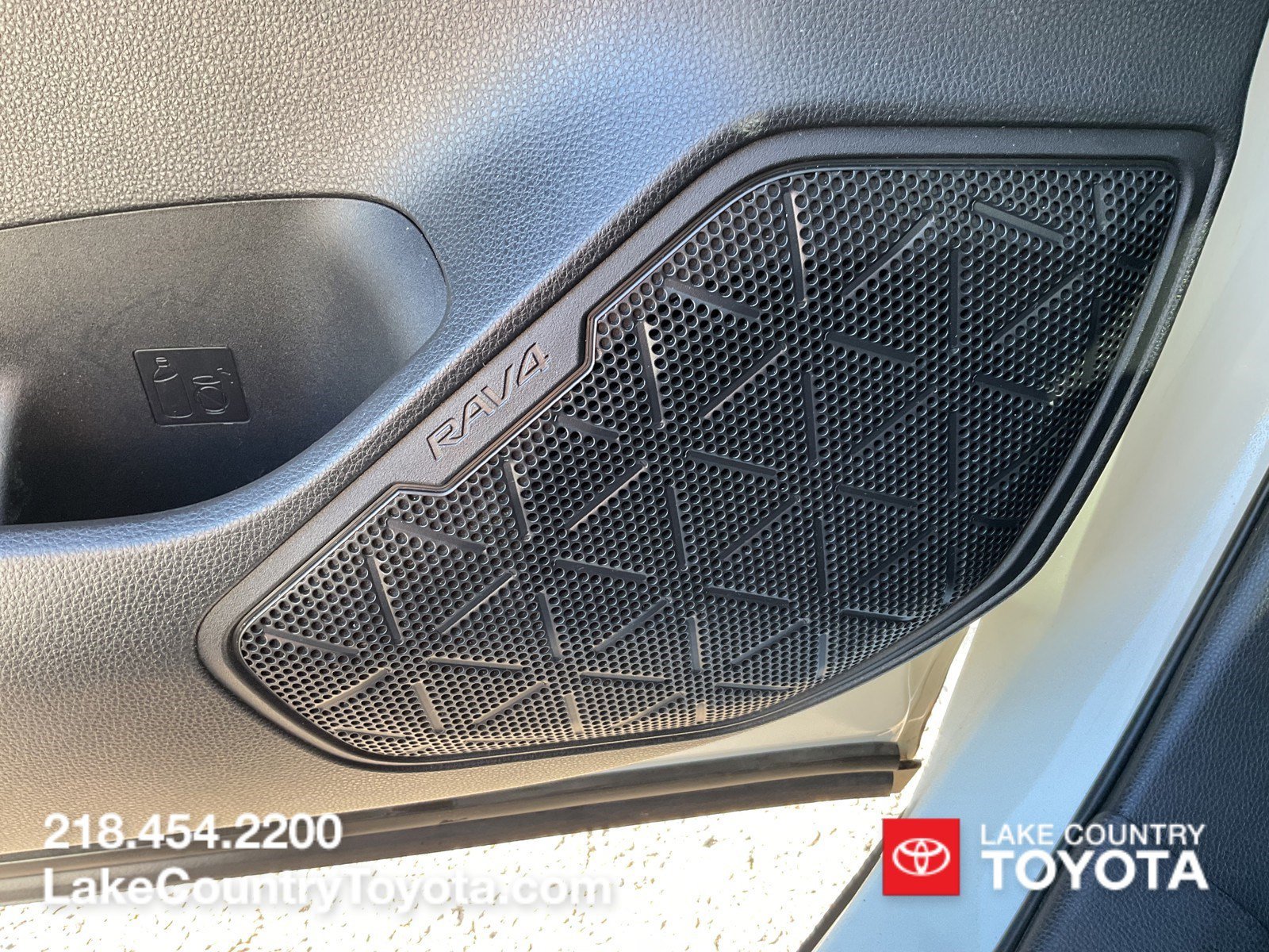 Used 2020 Blizzard Pearl Toyota XSE image 34