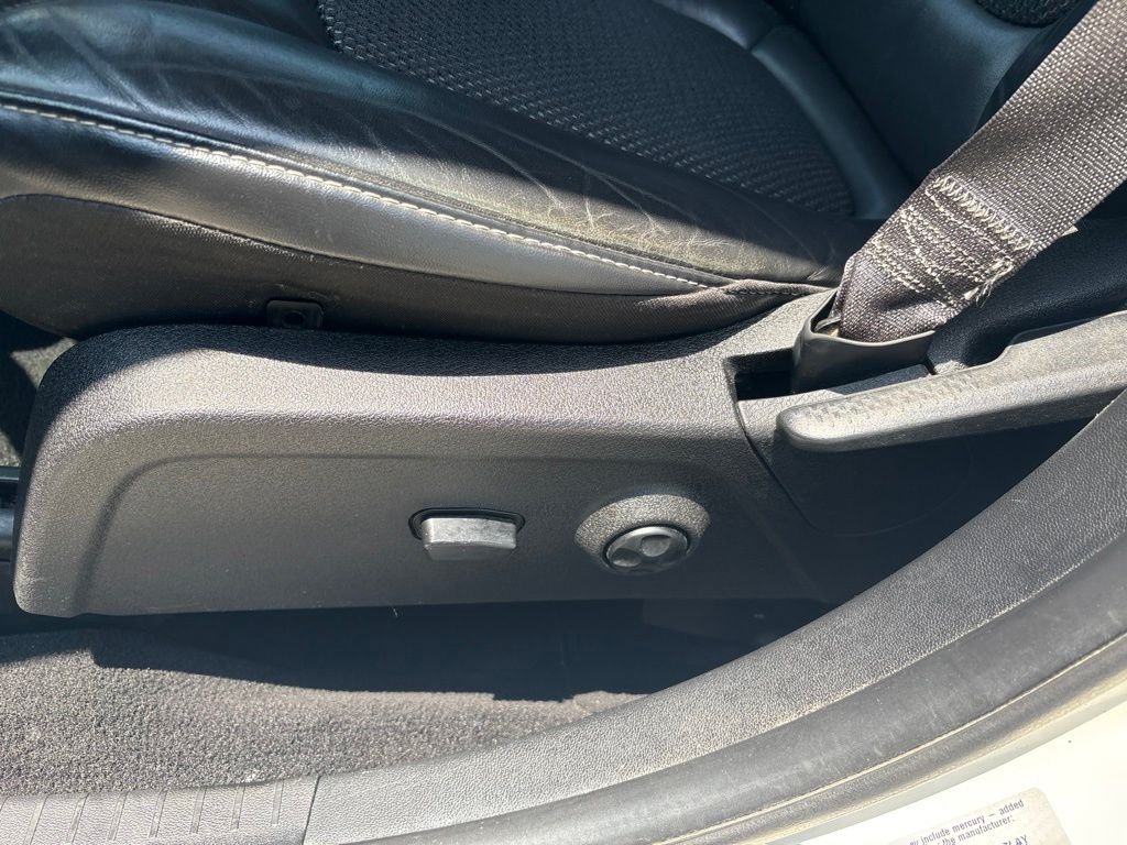 Used 2015 White Dodge Crossroad image 15