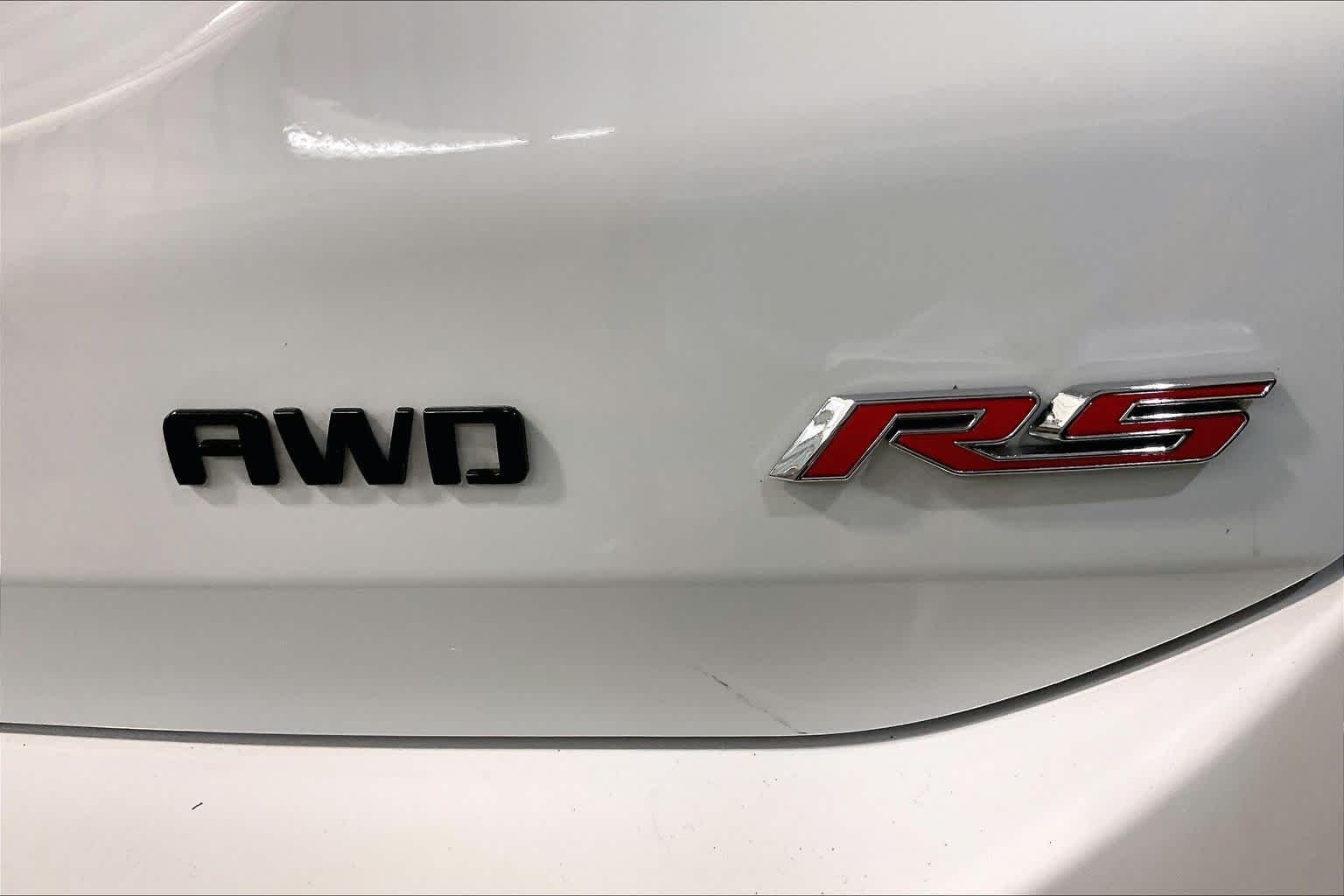 Used 2022 Summit White Chevrolet RS image 10
