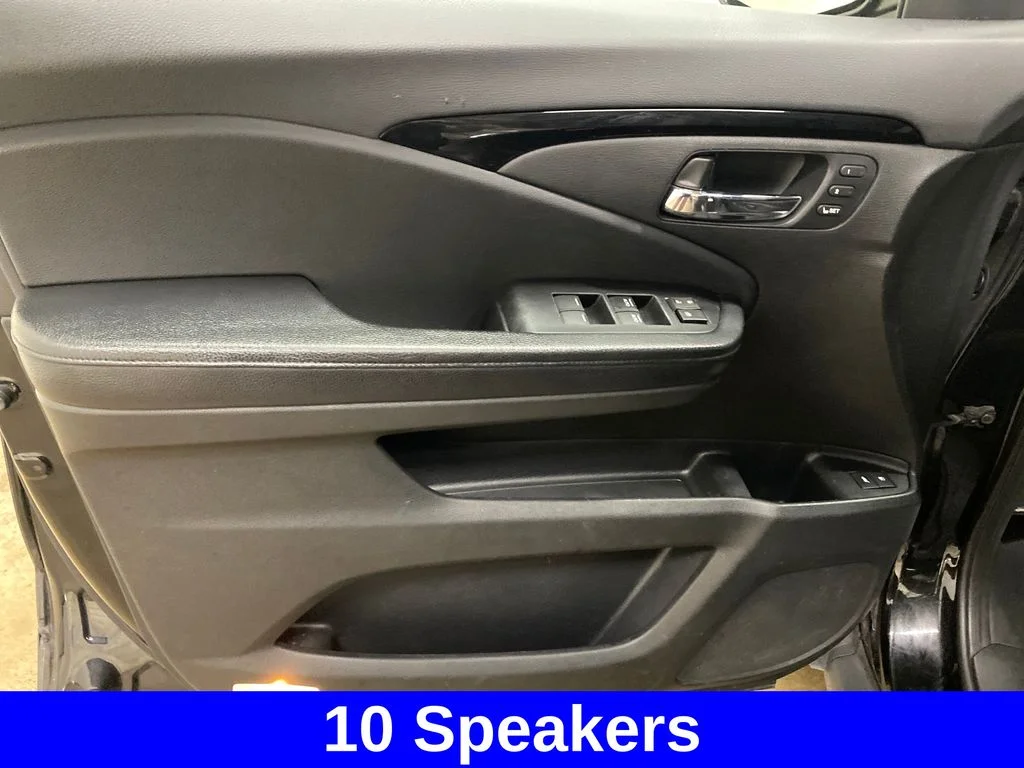 Used 2017  Honda Touring image 8