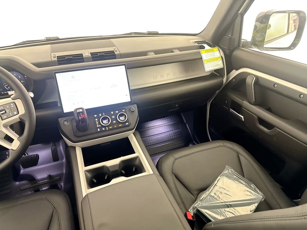 New 2026 Fuji White Land Rover X-Dynamic SE image 22