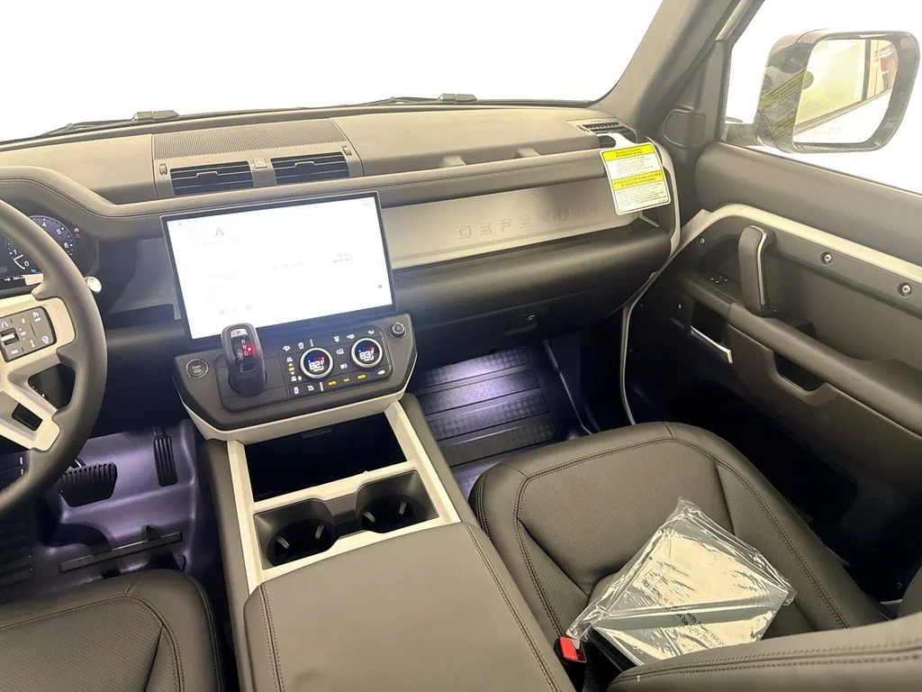 New 2026 Fuji White Land Rover X-Dynamic SE image 22