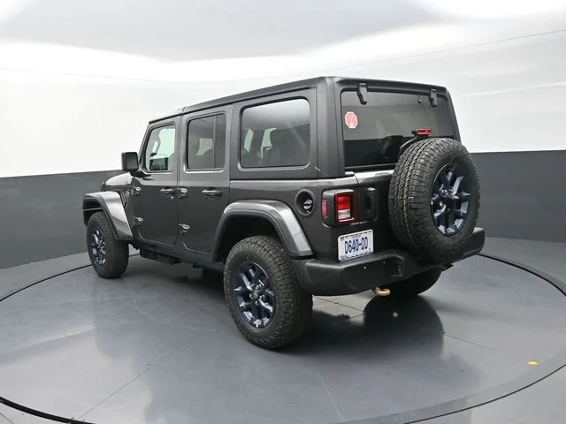 New 2026 Granite Crystal Metallic Clear-Coat Exterior Paint Jeep  image 7