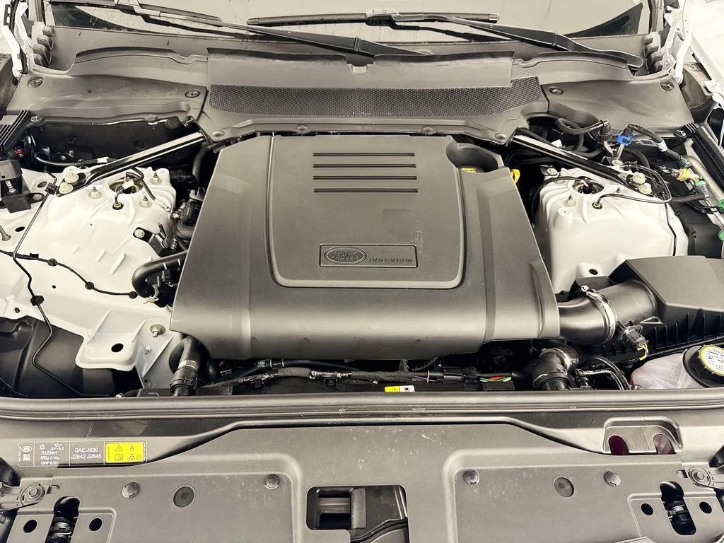 New 2026 Fuji White Land Rover Dynamic SE image 31