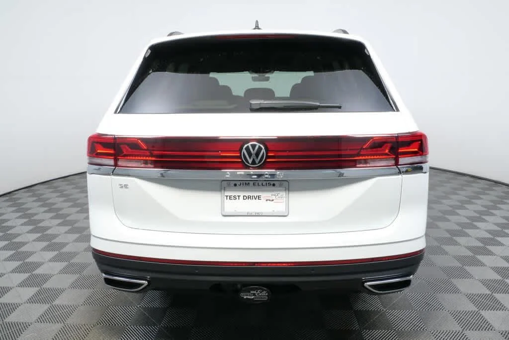 New 2026 Opal White Pearl Volkswagen 2.0T SE w/Technology image 32