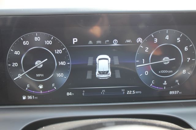 Used 2024 White Kia S image 18