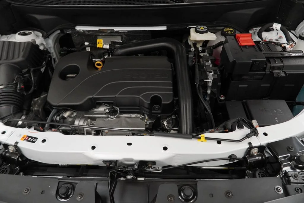 New 2027 Summit White Chevrolet LT image 40