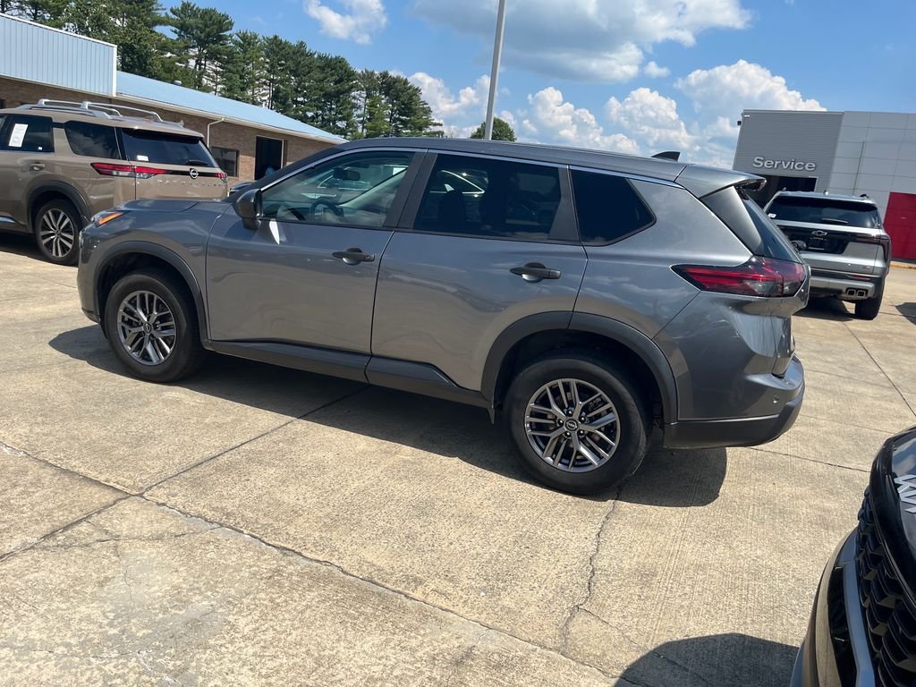 Used 2024 Gray Nissan S image 3