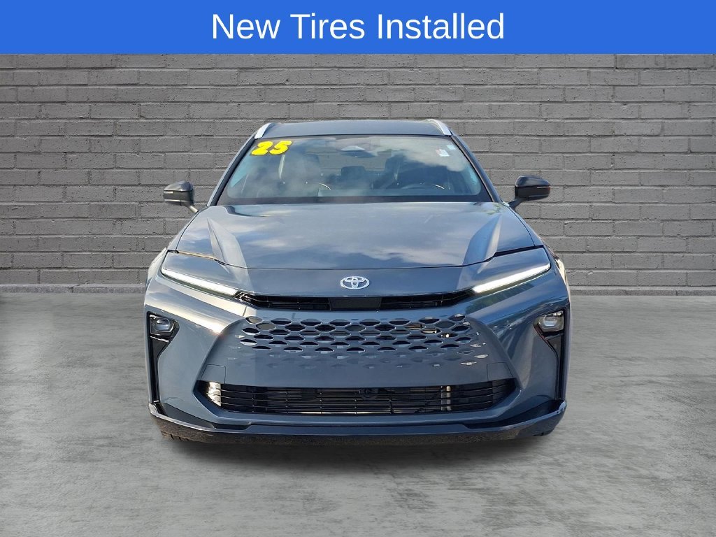 Used 2025 White Toyota XLE image 2