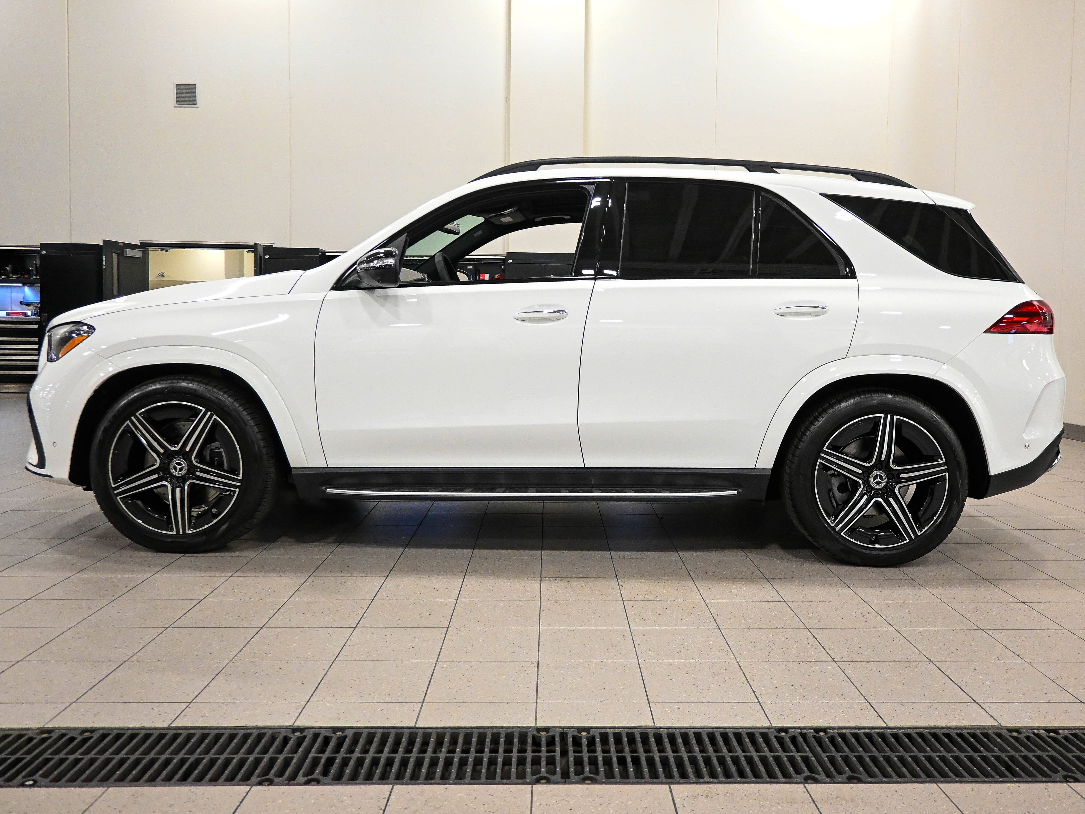 New 2026 POLAR WHITE Mercedes-Benz GLE 450 image 2