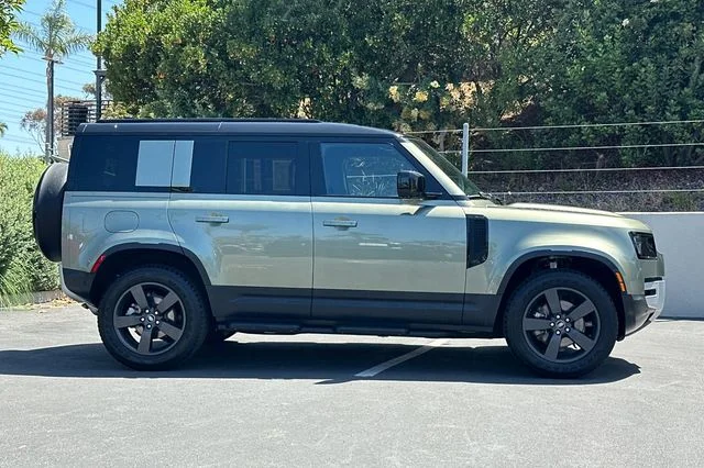 Certified Used 2025 Green Land Rover S image 6