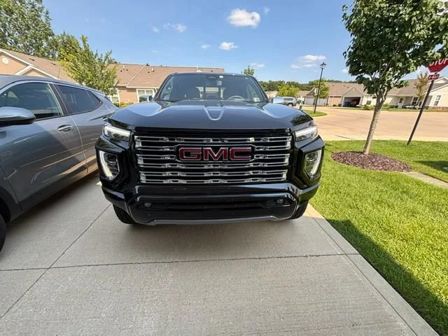Used 2023 Onyx Black GMC Denali image 2