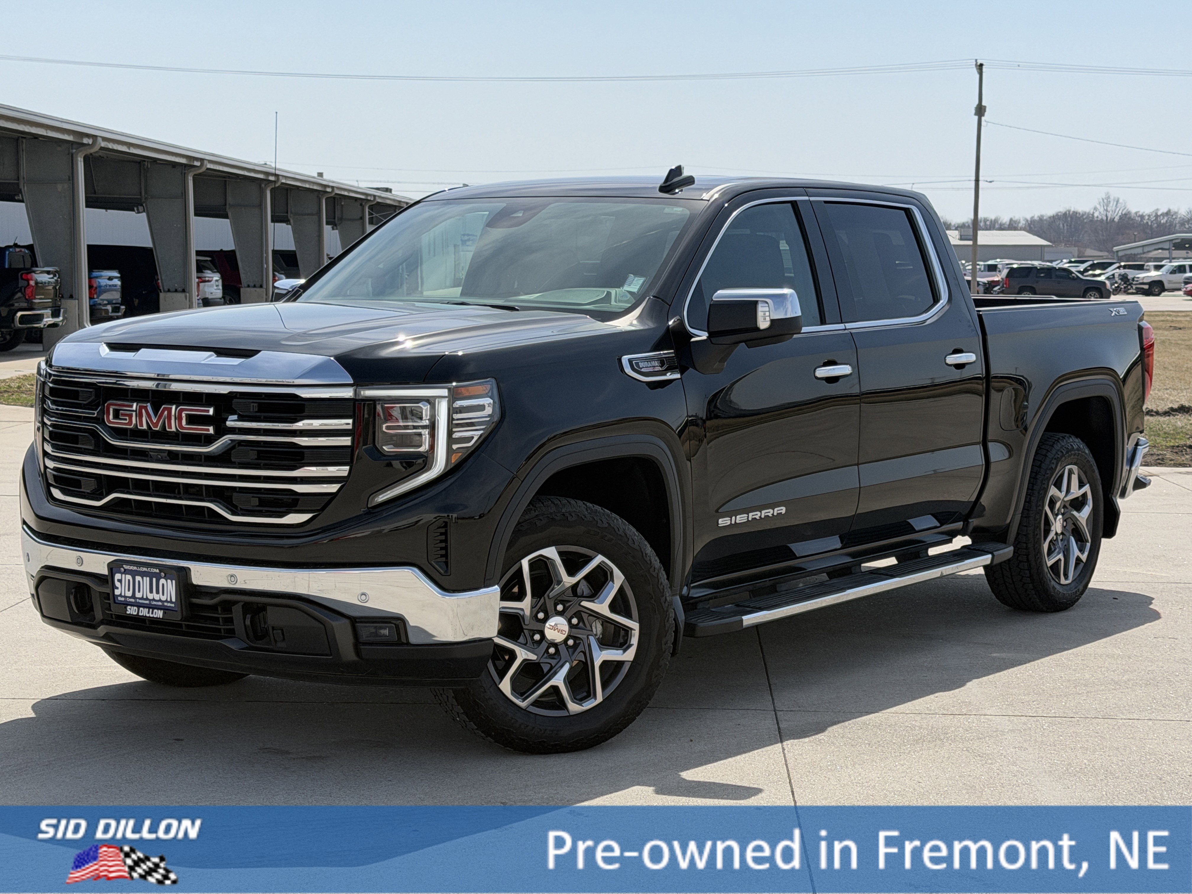 2025 GMC Sierra 4WD Crew Cab Short Box SLT's photo