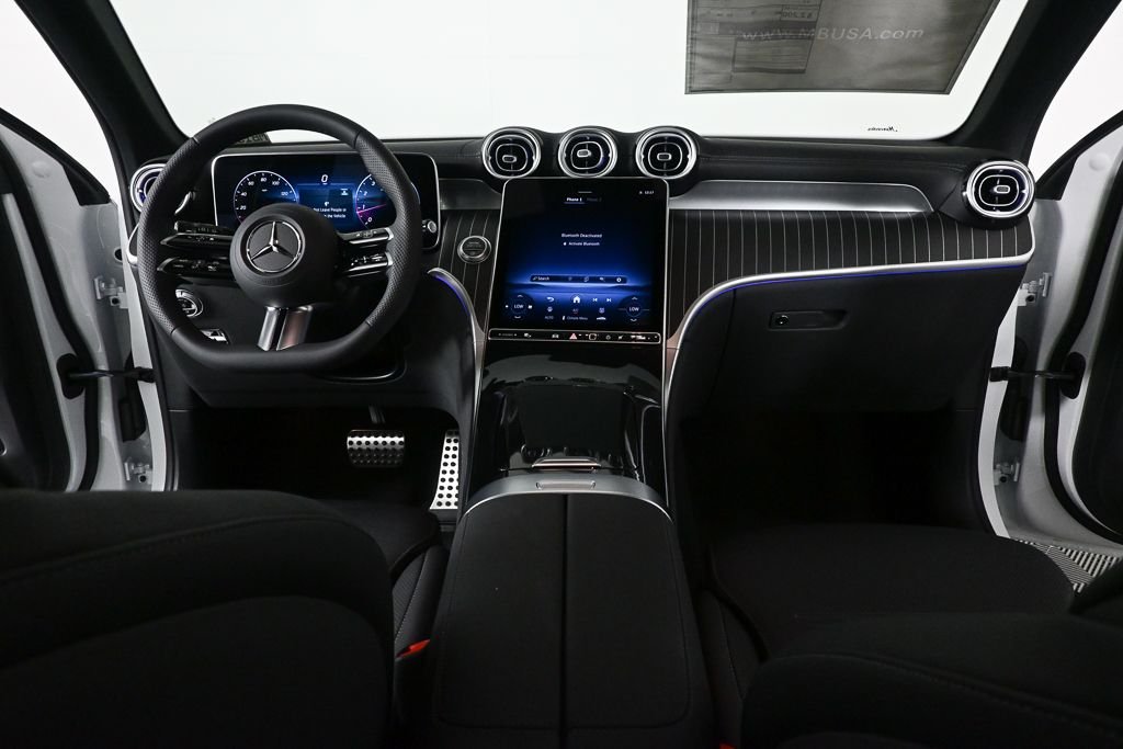 New 2027 MANUFAKTUR Moonlight White Metallic Mercedes-Benz GLC 300 image 13