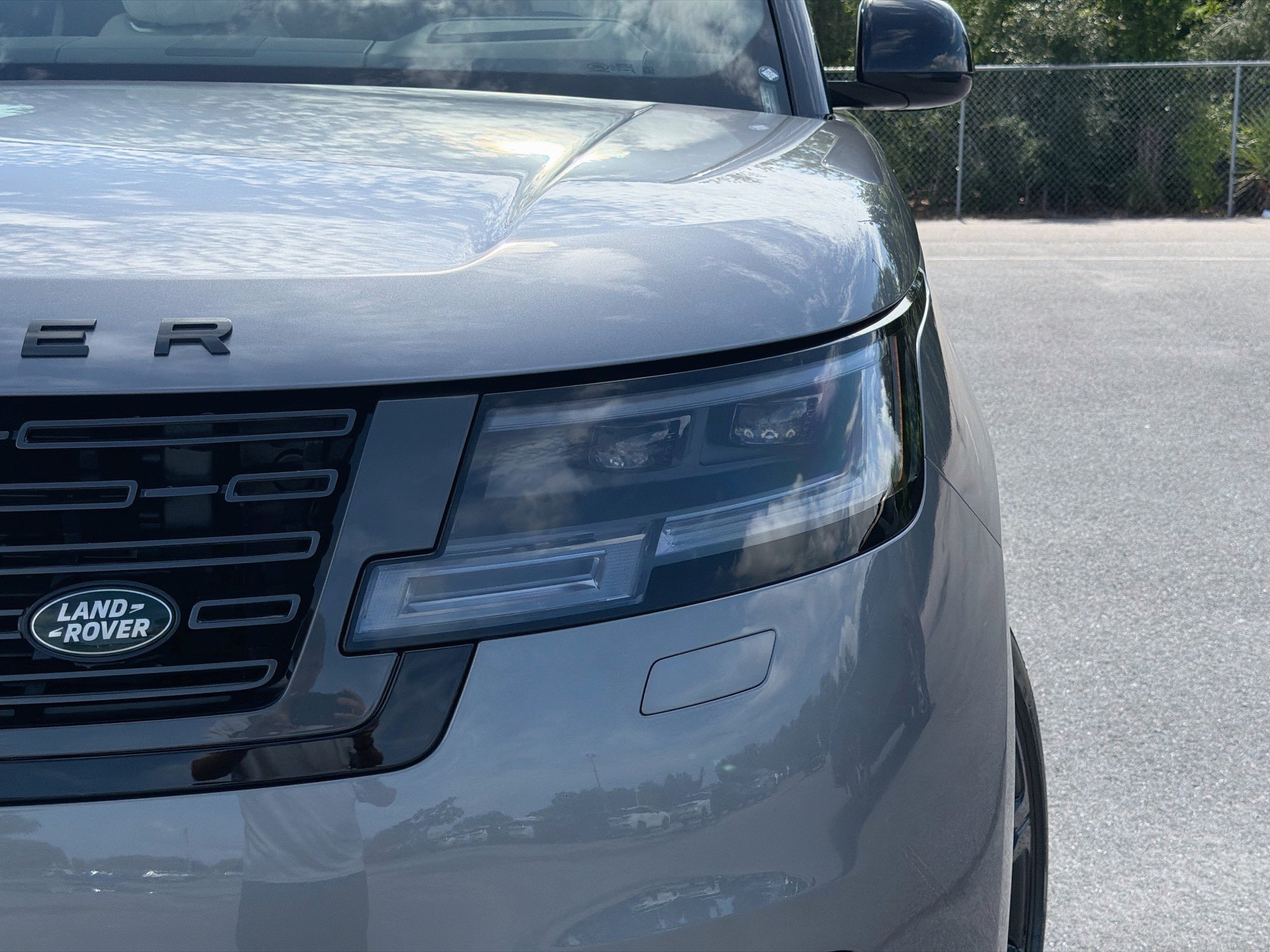 New 2026 Eiger Grey LAND ROVER SE 7 Seats image 9