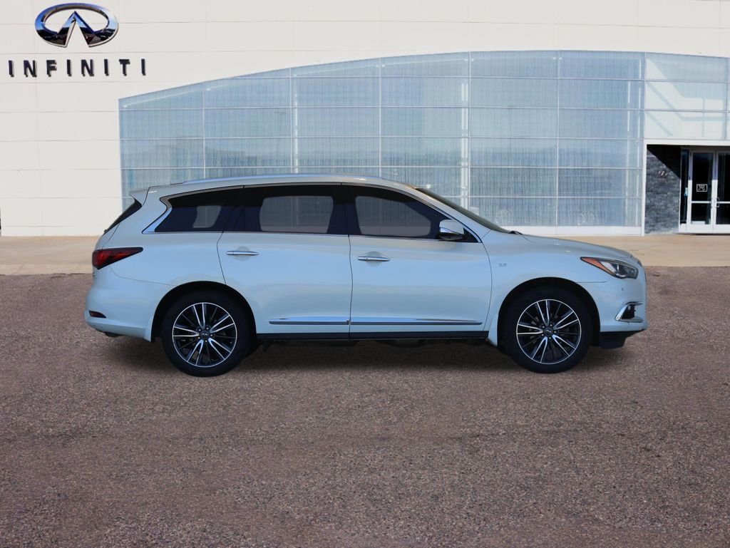 Used 2019 White INFINITI LUXE image 11