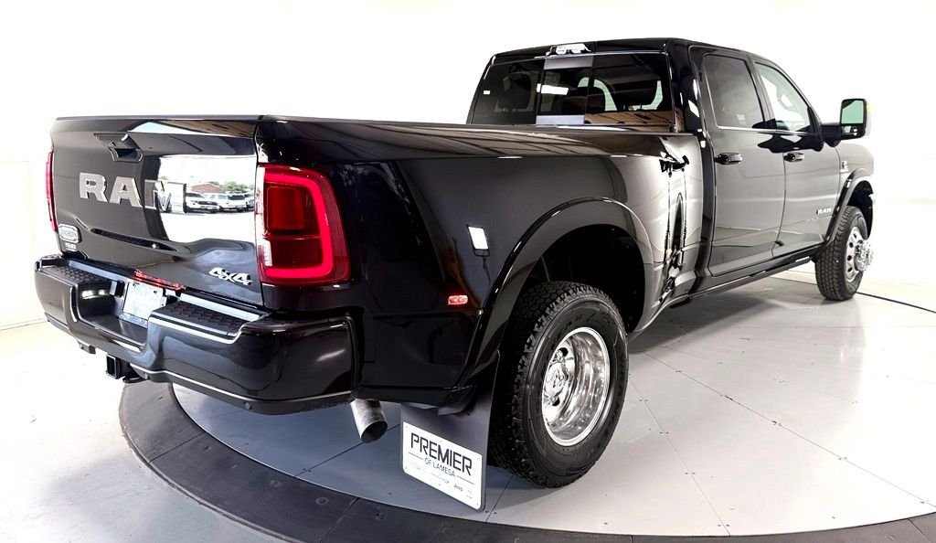 New 2026 Diamond Black Crystal Pearl-Coat Exterior Paint RAM Limited image 4