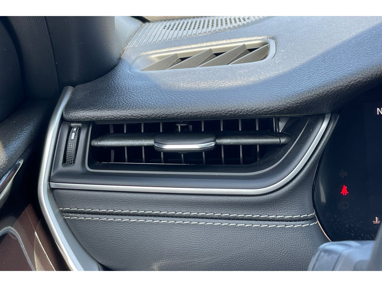 Used 2022 Baltic Gray Metallic Clearcoat Jeep Altitude image 29