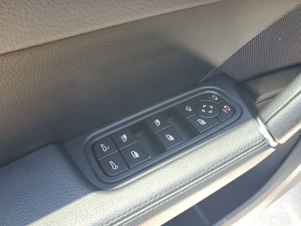 Used 2023 White Porsche Base image 21