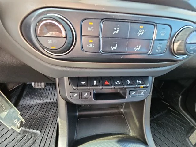 Used 2019 Black Chevrolet Z71 image 38