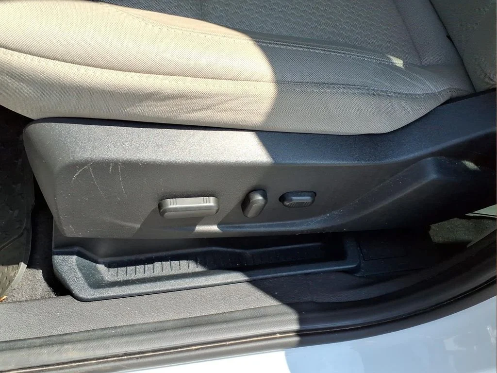 Used 2017 White Ford SE image 18