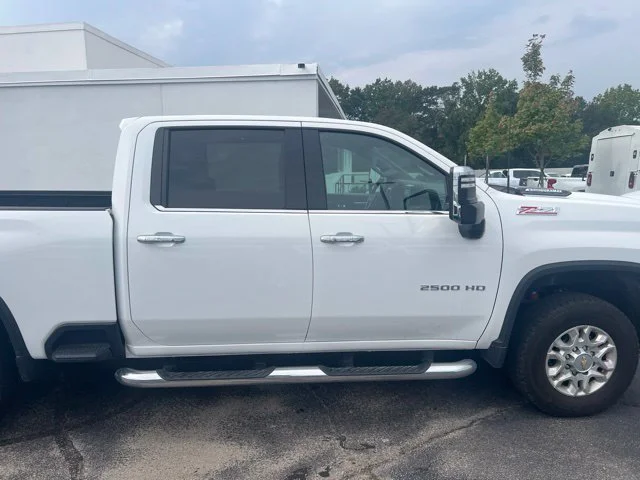Used 2022 SUMMIT WHITE Chevrolet LTZ image 3