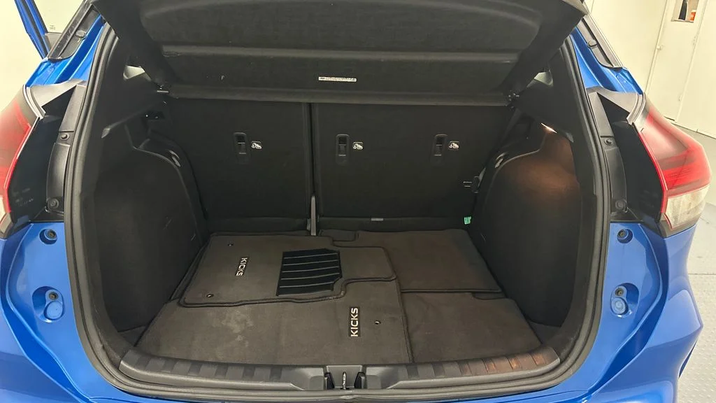 Used 2023 Blue Nissan SR image 12