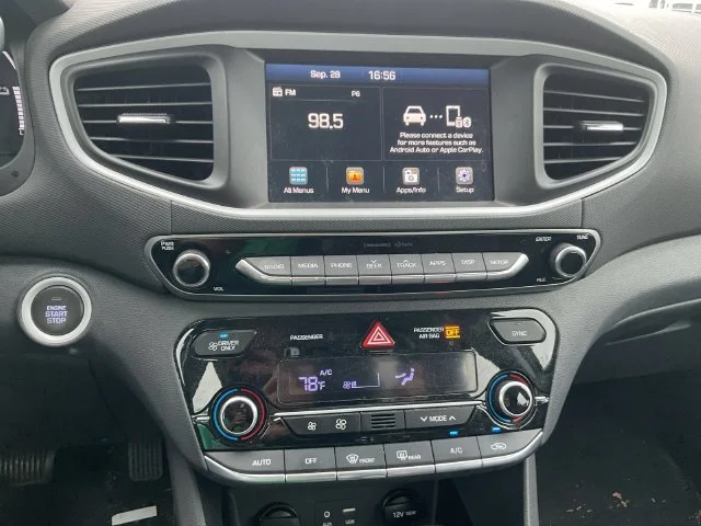 Used 2018 Black Hyundai Blue image 8