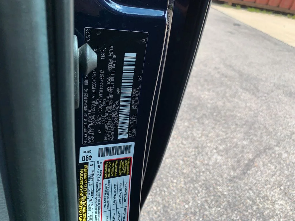Used 2023  Toyota XLE image 35