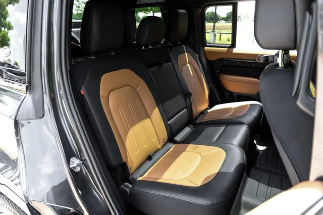 Used 2024 Santorini Black Metallic Land Rover X image 46