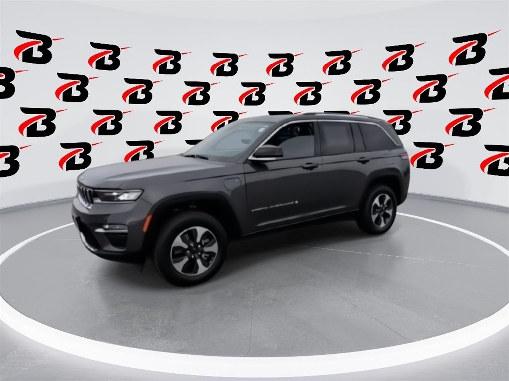 2023 Jeep Cherokee Base photo 3
