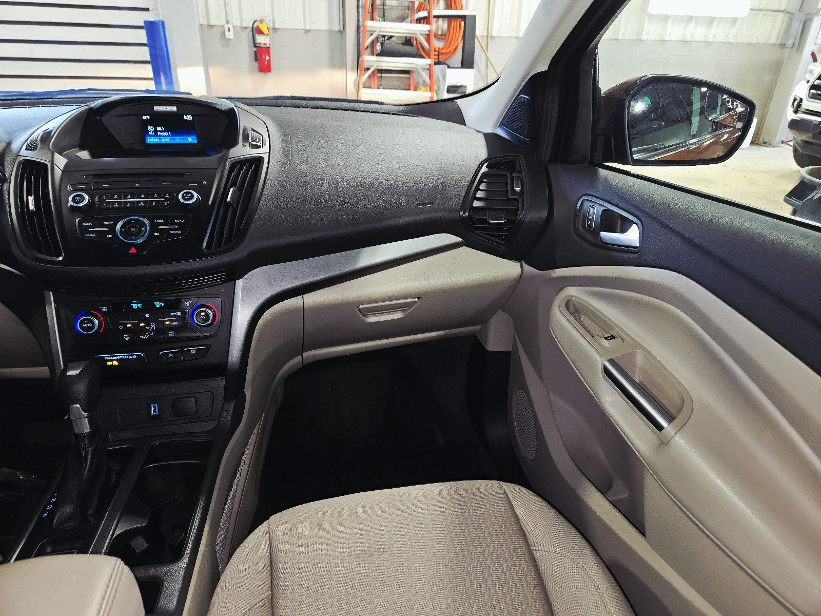 Used 2017 Canyon Ridge Ford SE image 32