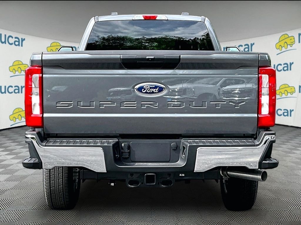 New 2026 Carbonized Gray Metallic Ford XLT image 5