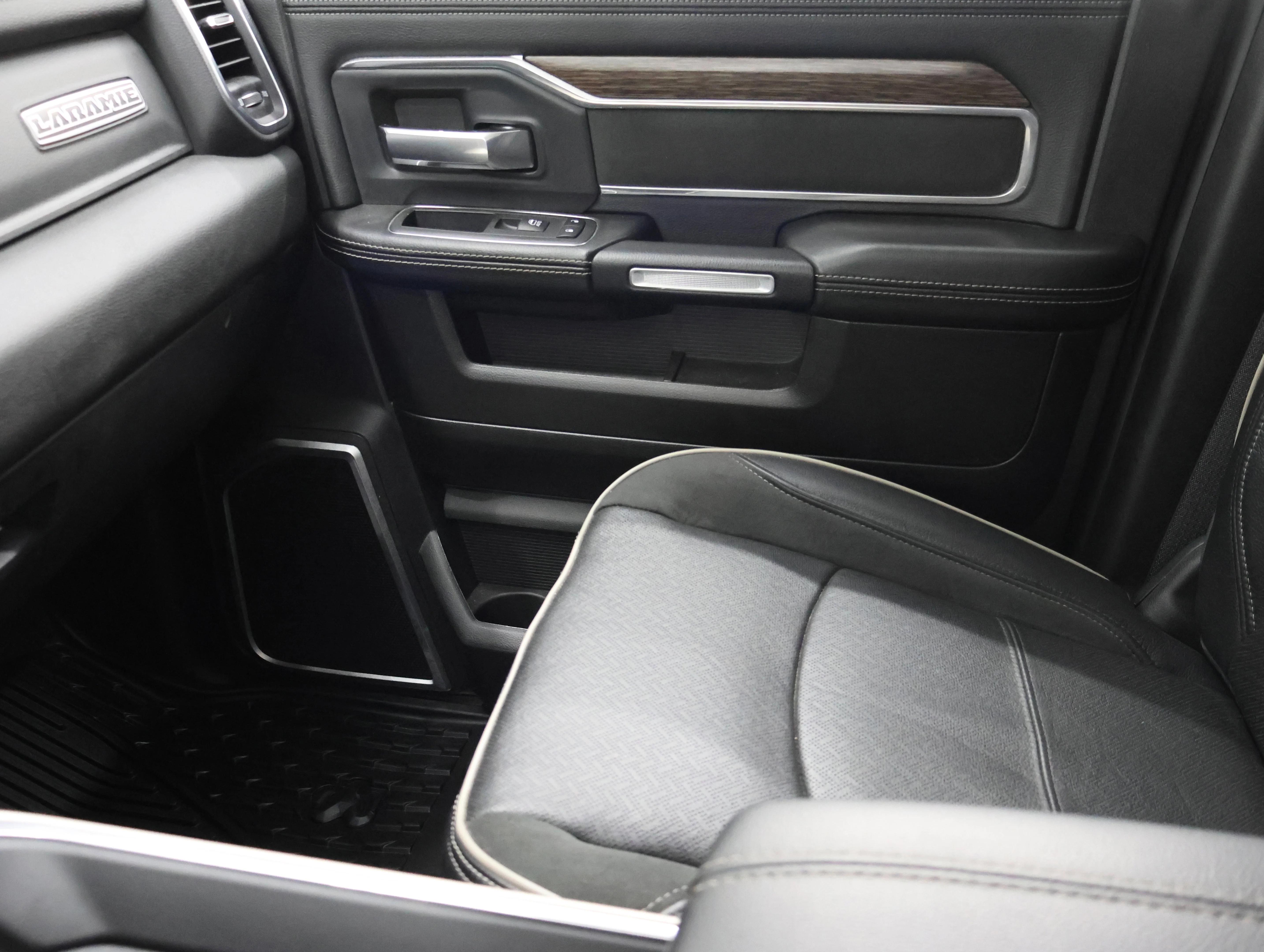 Used 2019 Maximum Steel Metallic Clearcoat Ram Laramie image 13