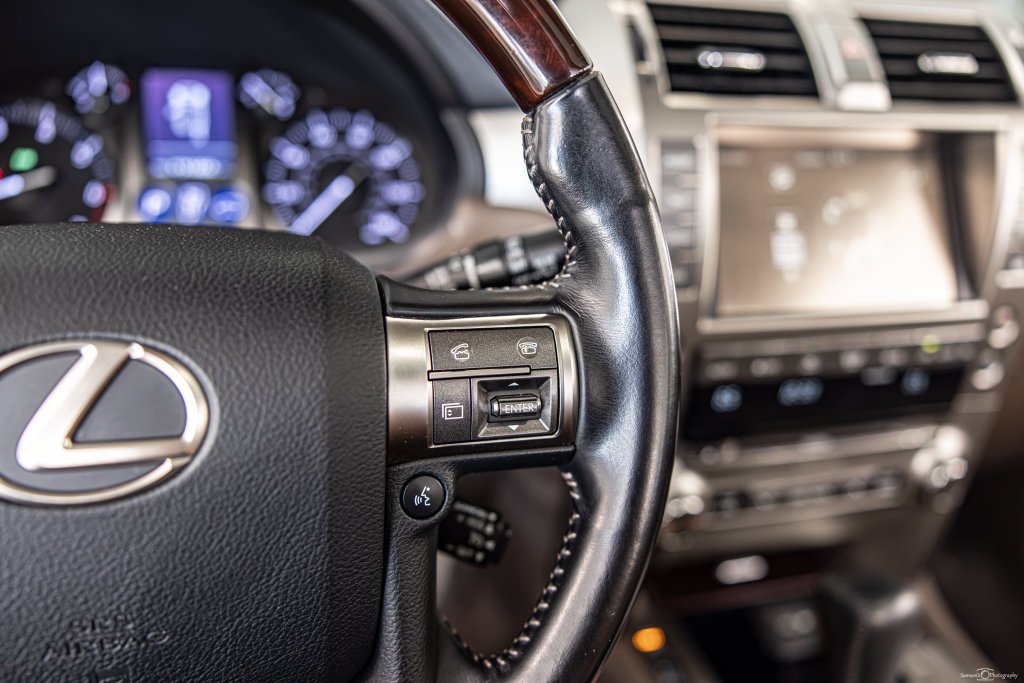 Used 2018 Red Lexus 460 image 24