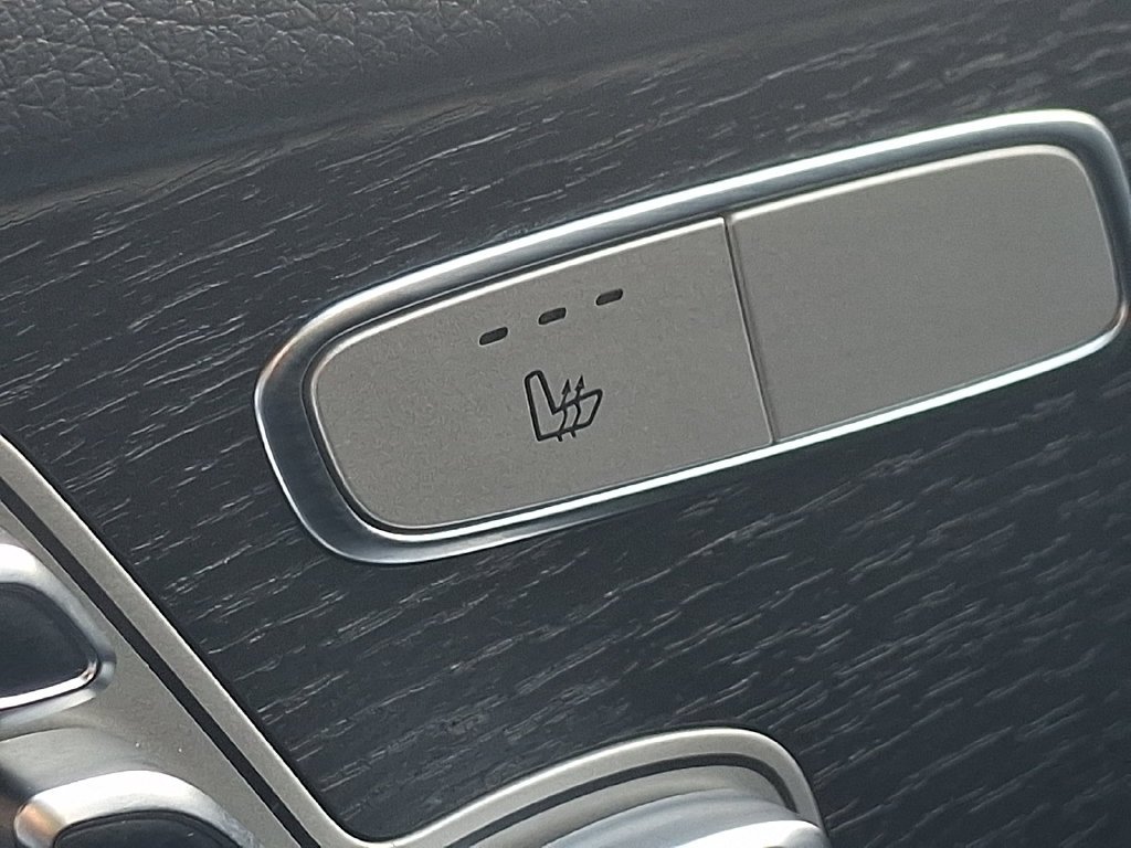Certified Used 2022  Mercedes-Benz GLC 300 image 25