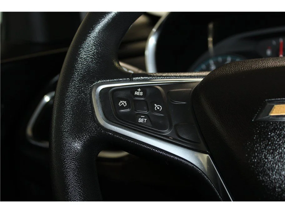 Used 2018 Summit White Chevrolet LT image 24