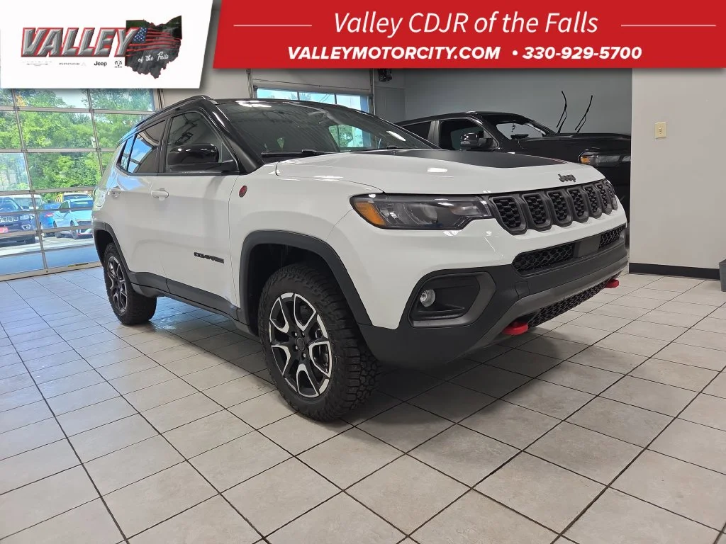 New 2026 Bright White Clear-Coat Exterior Paint Jeep Trailhawk image 1