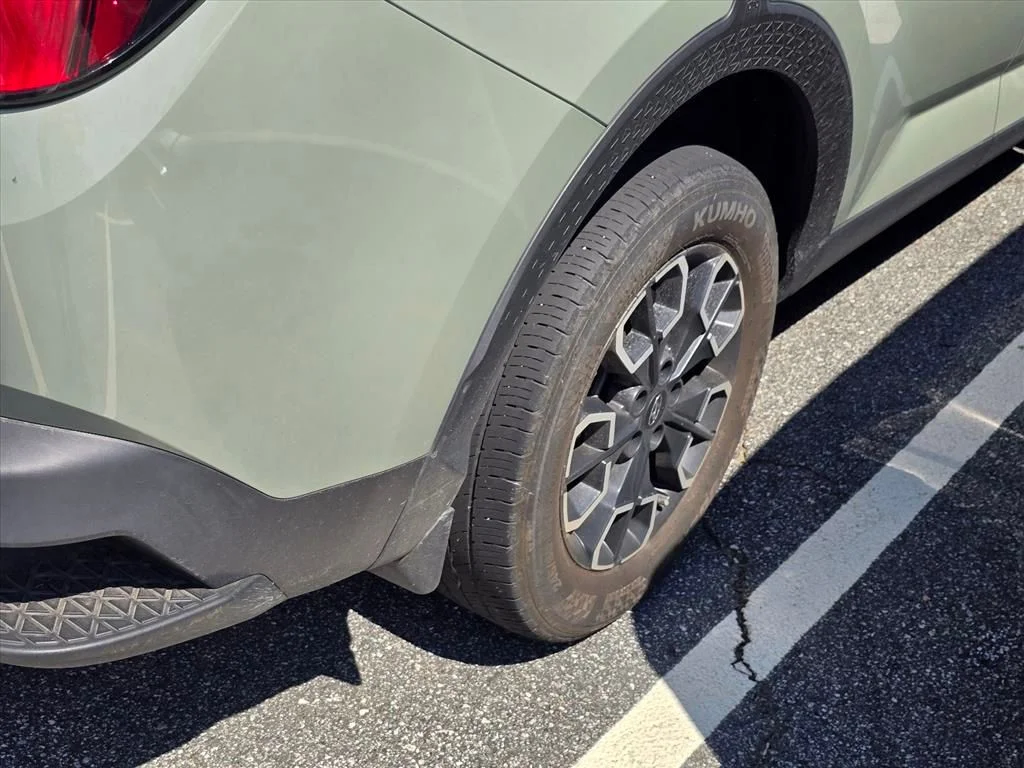 Used 2023 Green Hyundai SEL image 17
