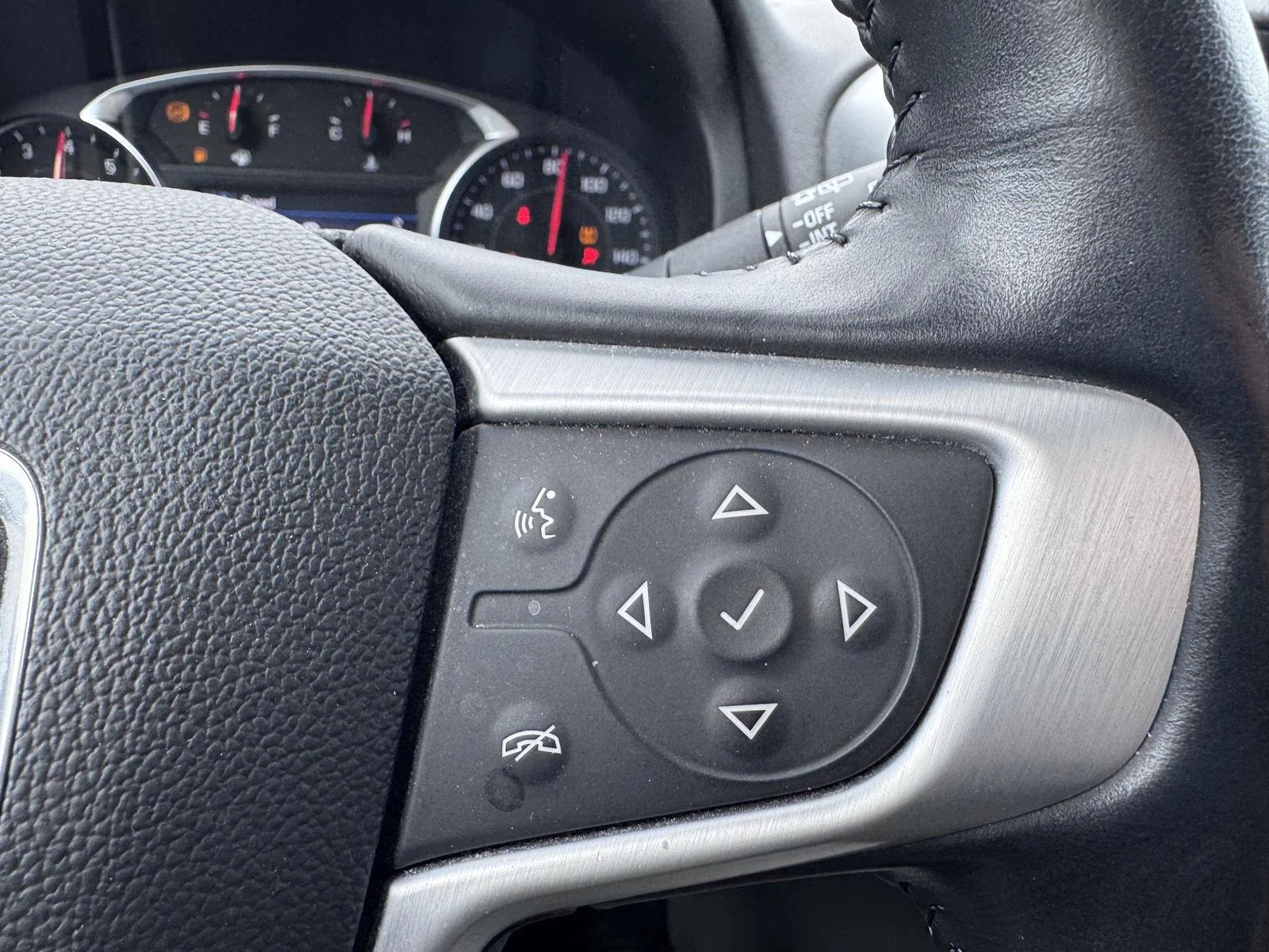 Used 2019 Summit White GMC SLE image 15